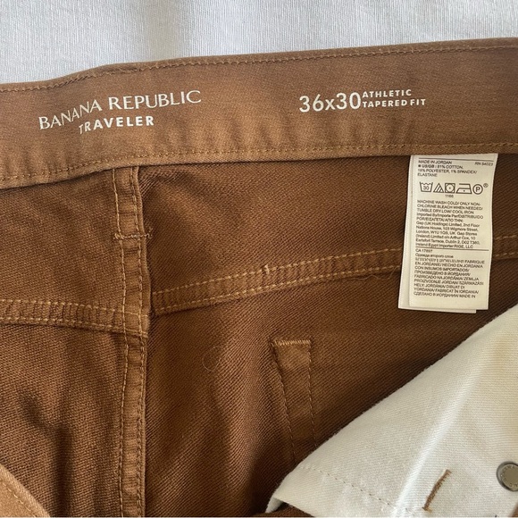 Banana Republic Athletic Tapered Pants - Picture 4 of 5